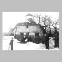 062-0001 Das ca. 300 Jahre alte Wohnhaus des Landwirtes Kurt Marquardt mit Strohdach im Winter. .jpg